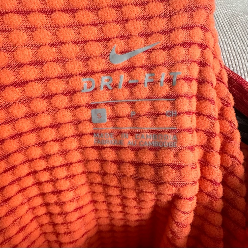 Nike Dri-Fit Therma Sphere Element Top - Picture 9 of 11